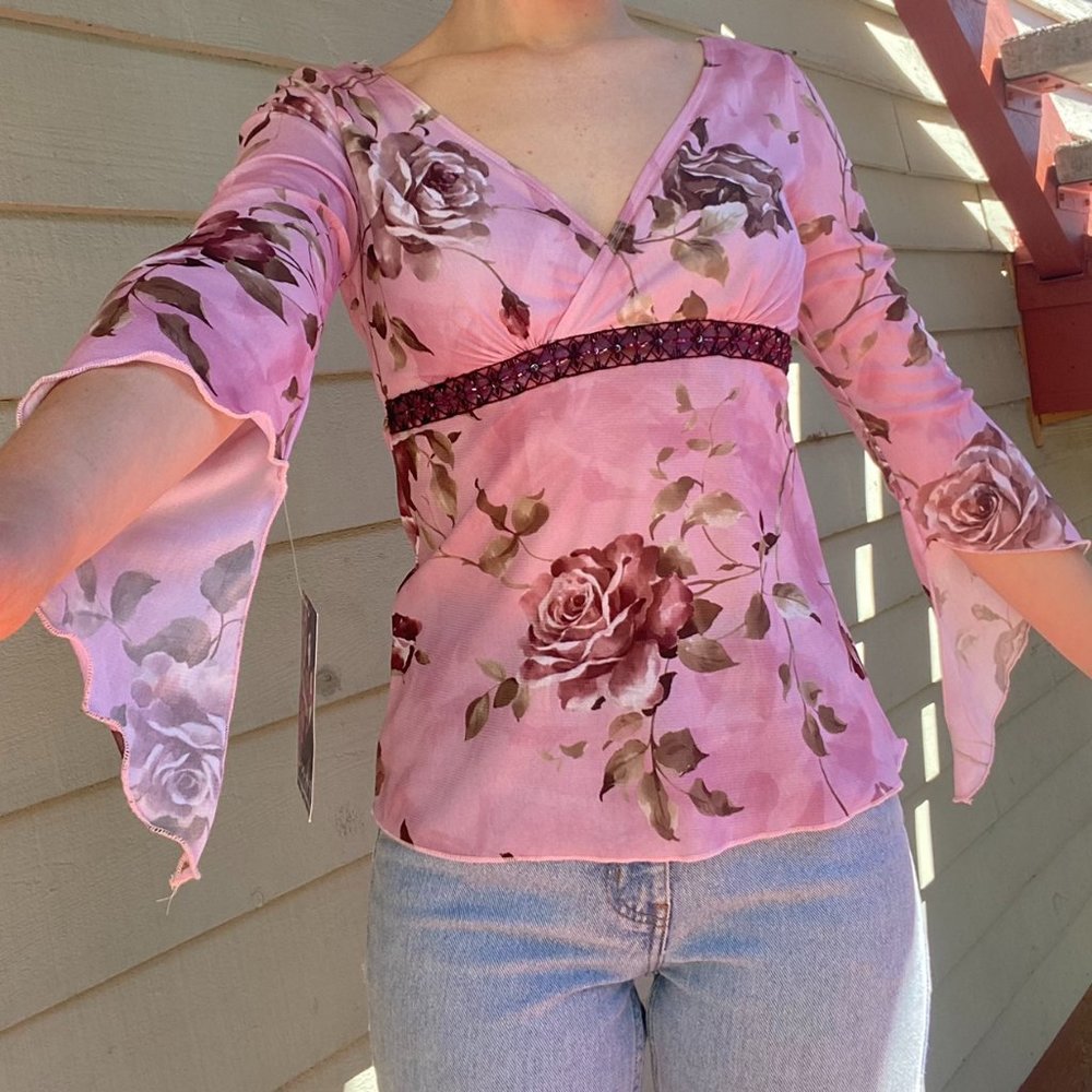 Vintage pink floral blouse 🌸 😇
